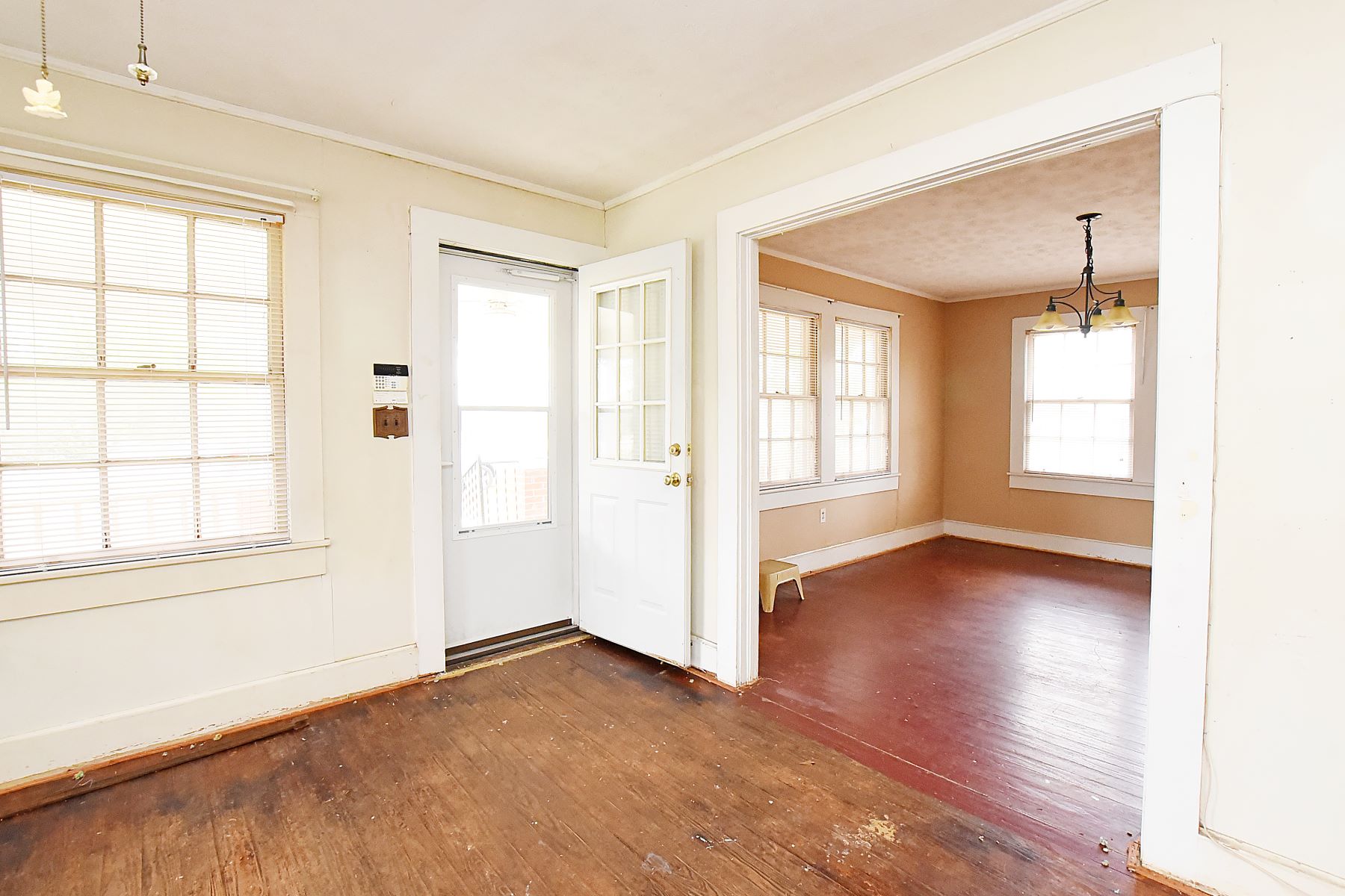 1110 South Union Ave.-11