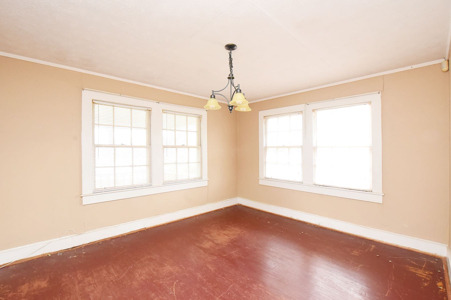 1110 South Union Ave.-14