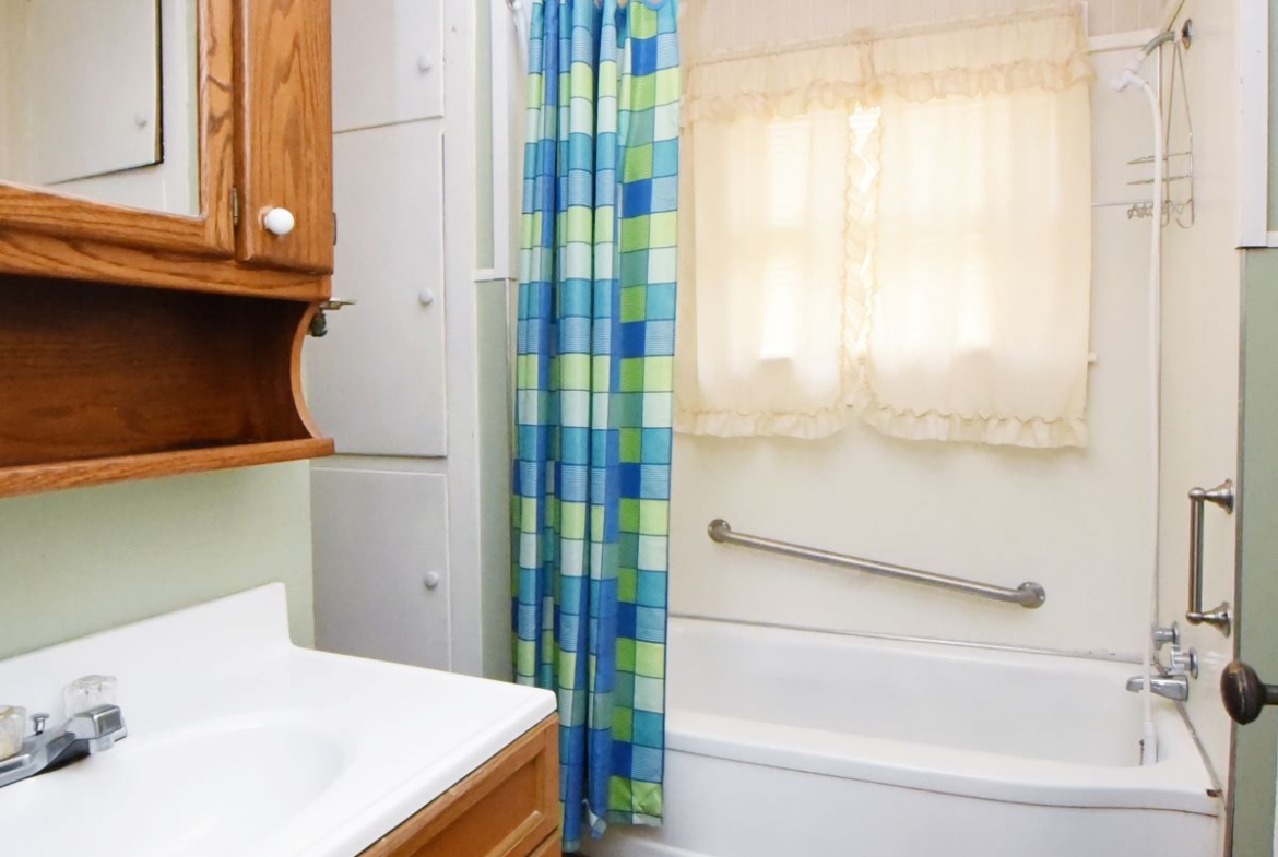 1110 South Union Ave.-20