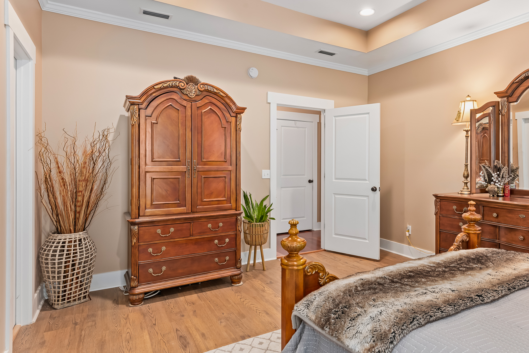 222 Weeping Willow-WHT-29