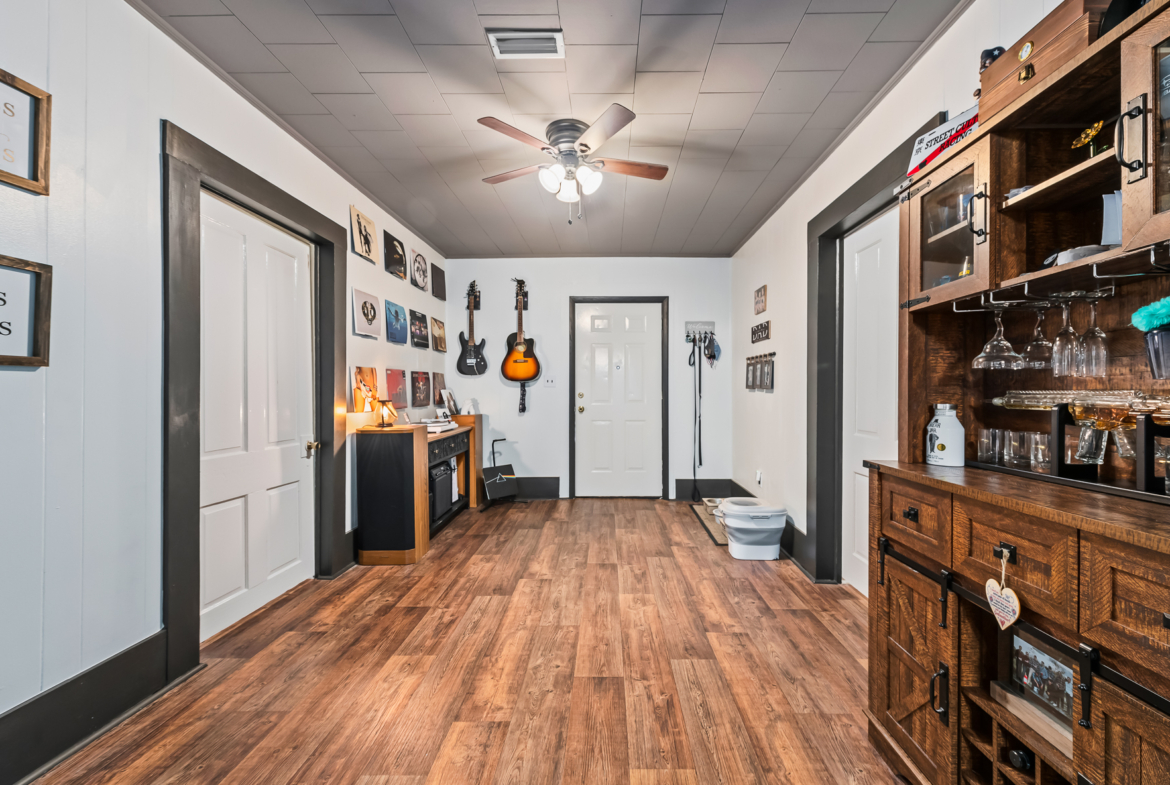 687 Smith Ave-WHT-11