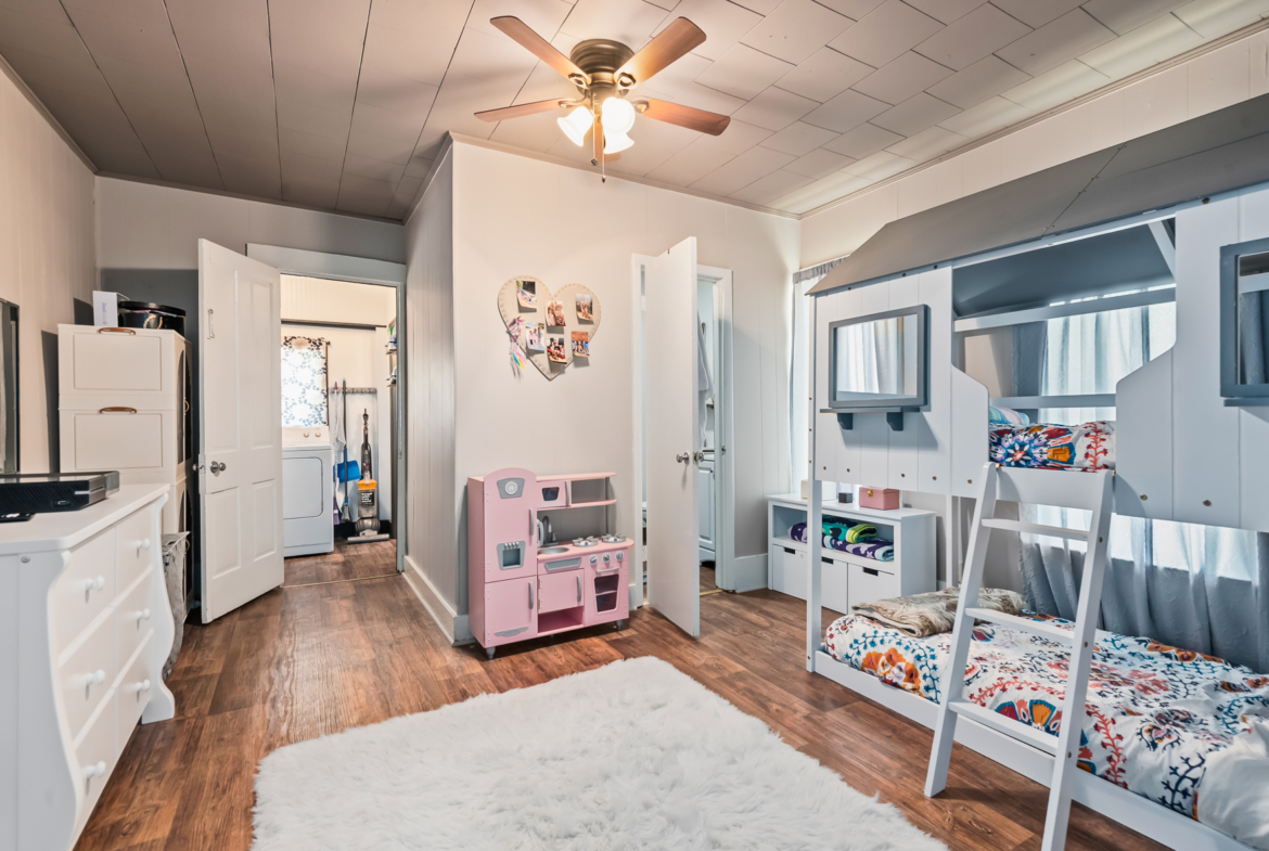 687 Smith Ave-WHT-16