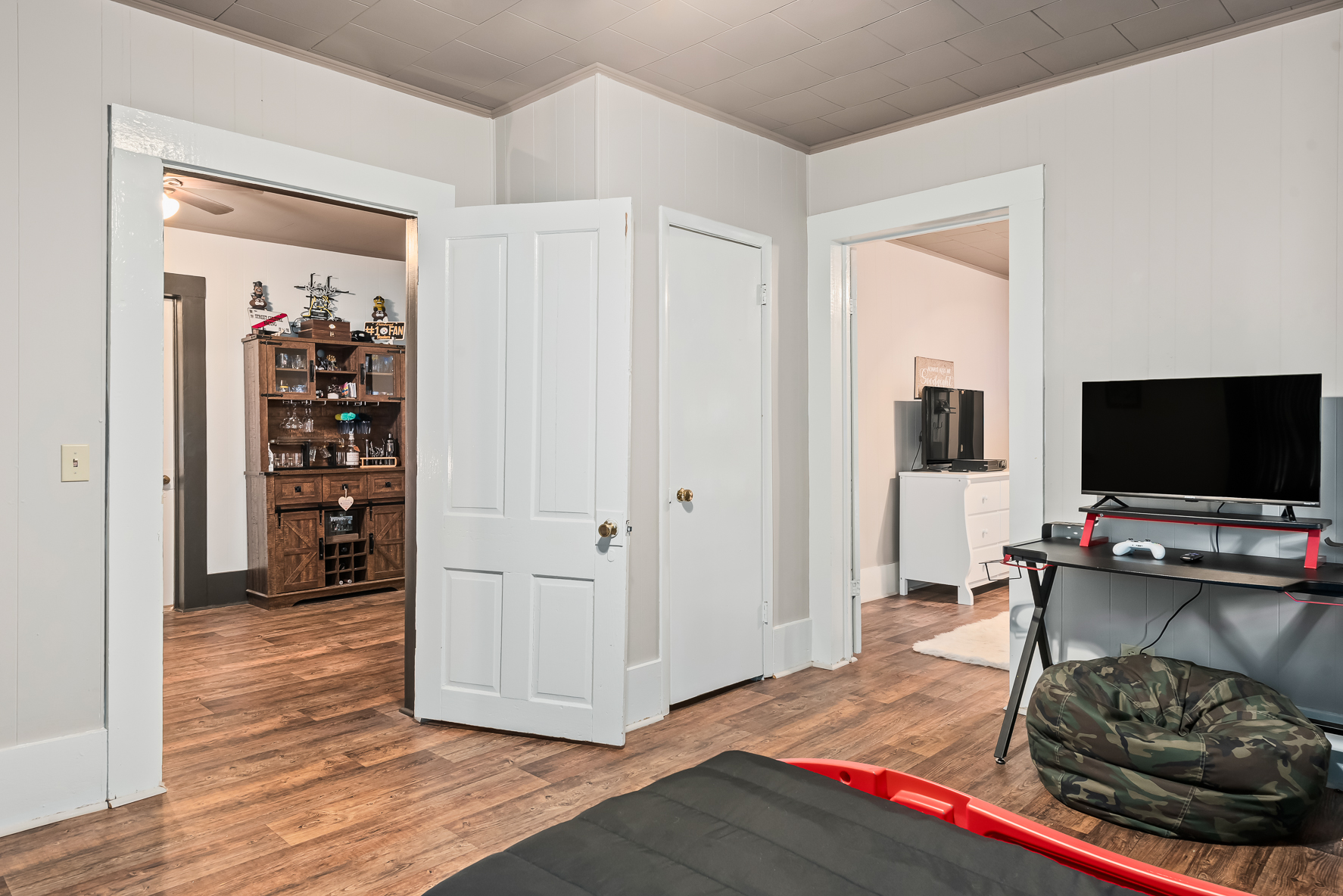 687 Smith Ave-WHT-19