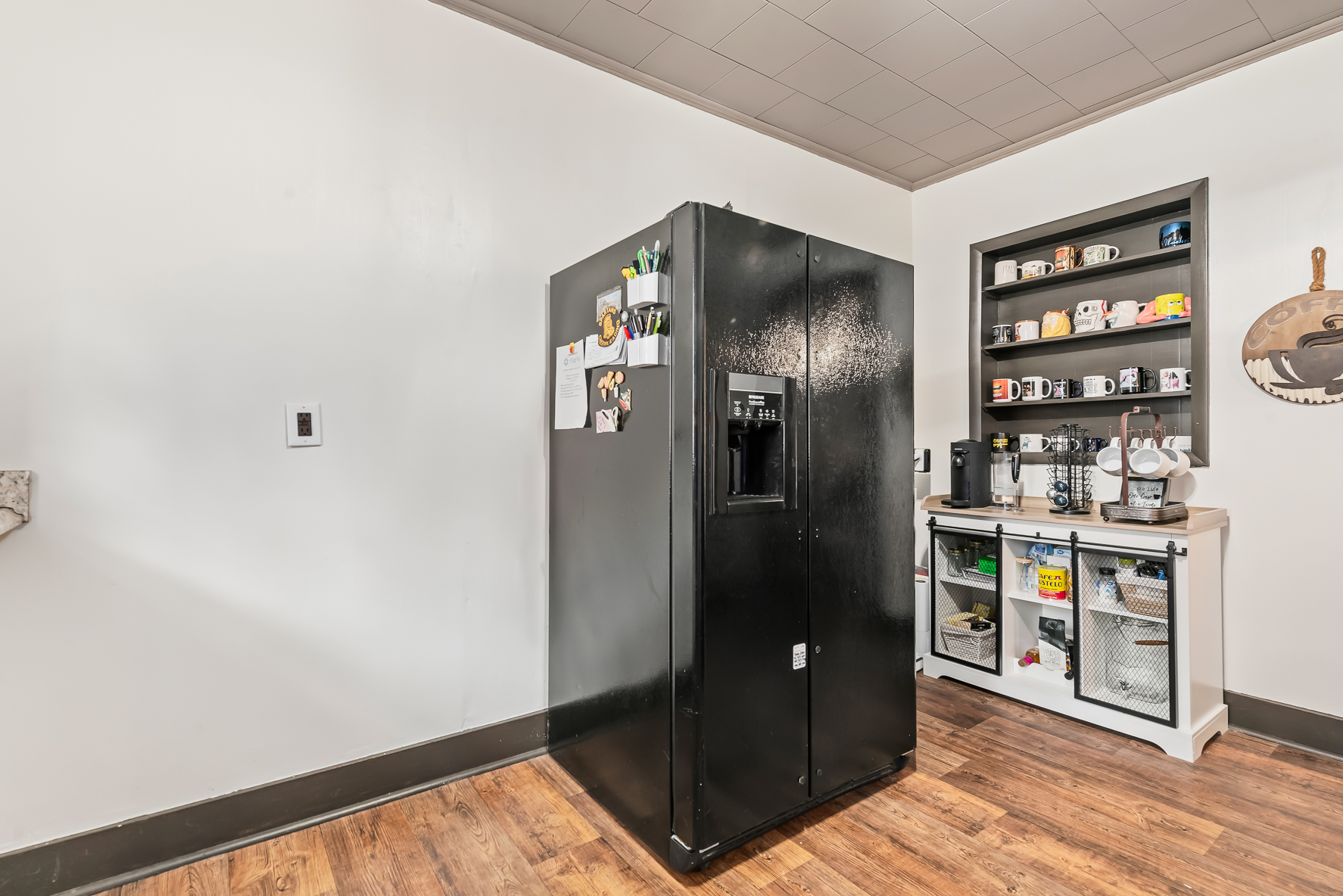 687 Smith Ave-WHT-25