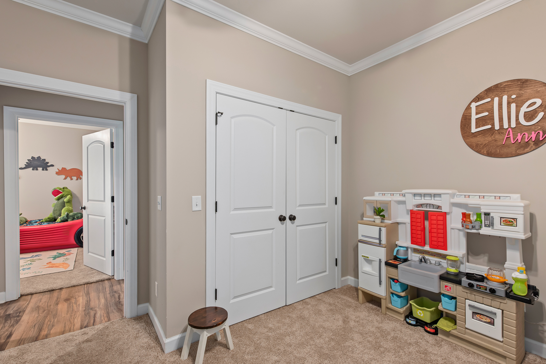 705 Homestead Way-WHT-33