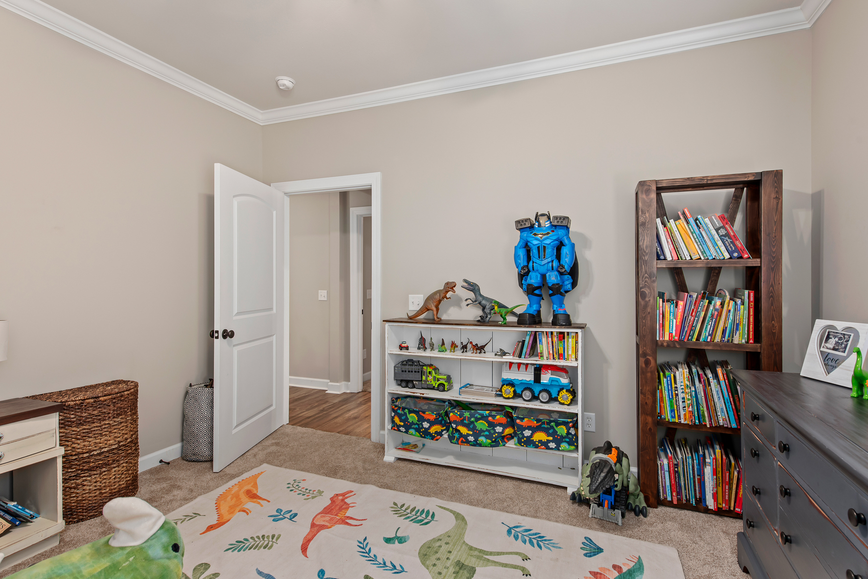 705 Homestead Way-WHT-35