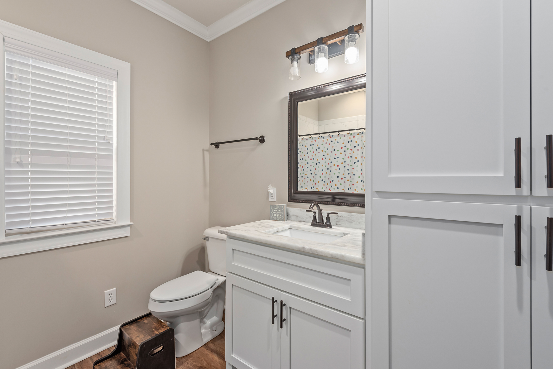 705 Homestead Way-WHT-36