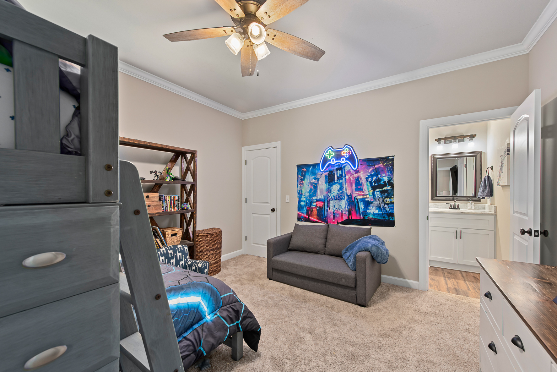 705 Homestead Way-WHT-39