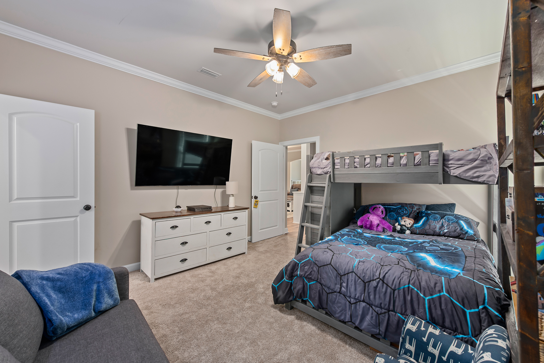 705 Homestead Way-WHT-40