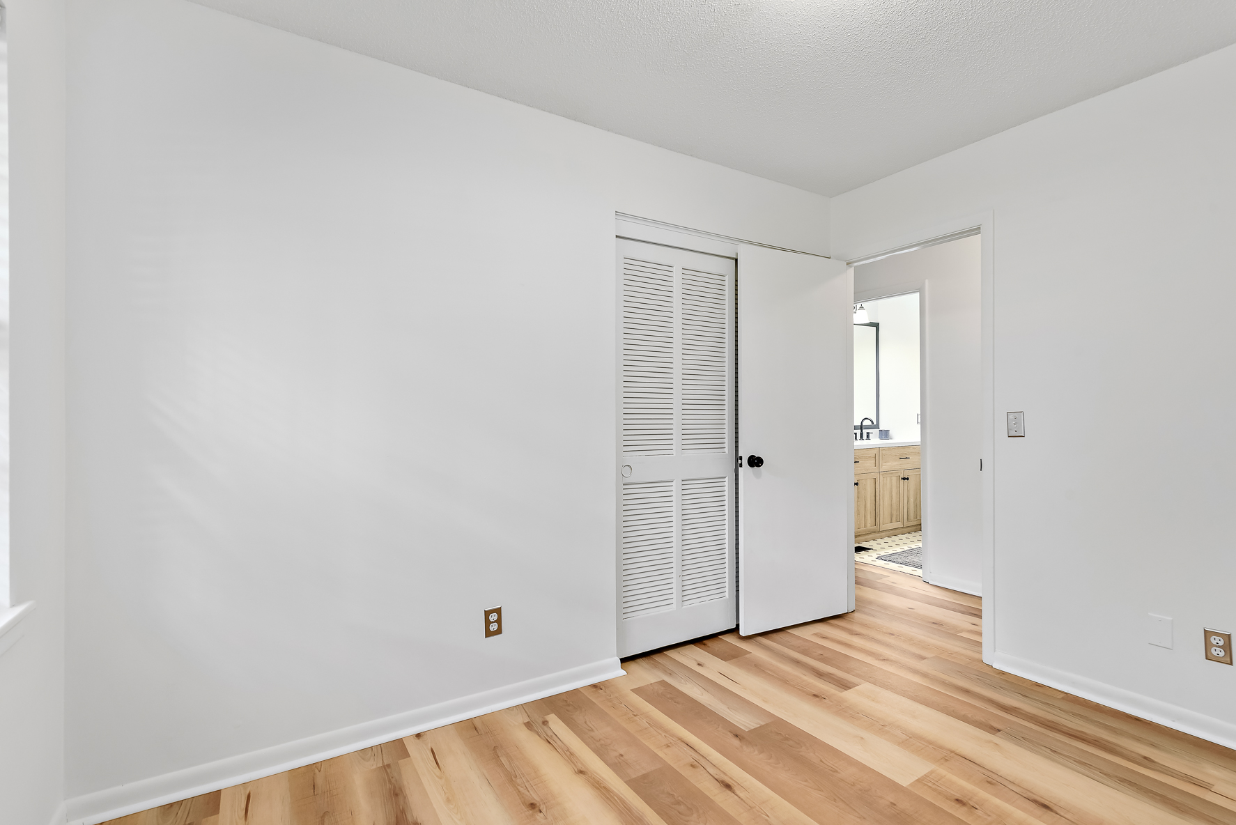 514 Whispering Pines-WHT-32