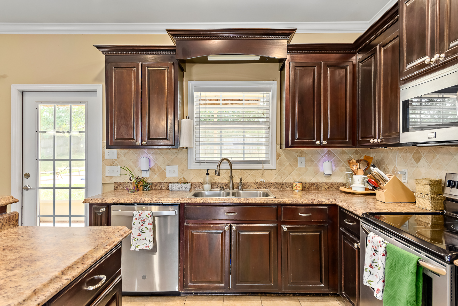 115 Cristy Lane-WHT-15