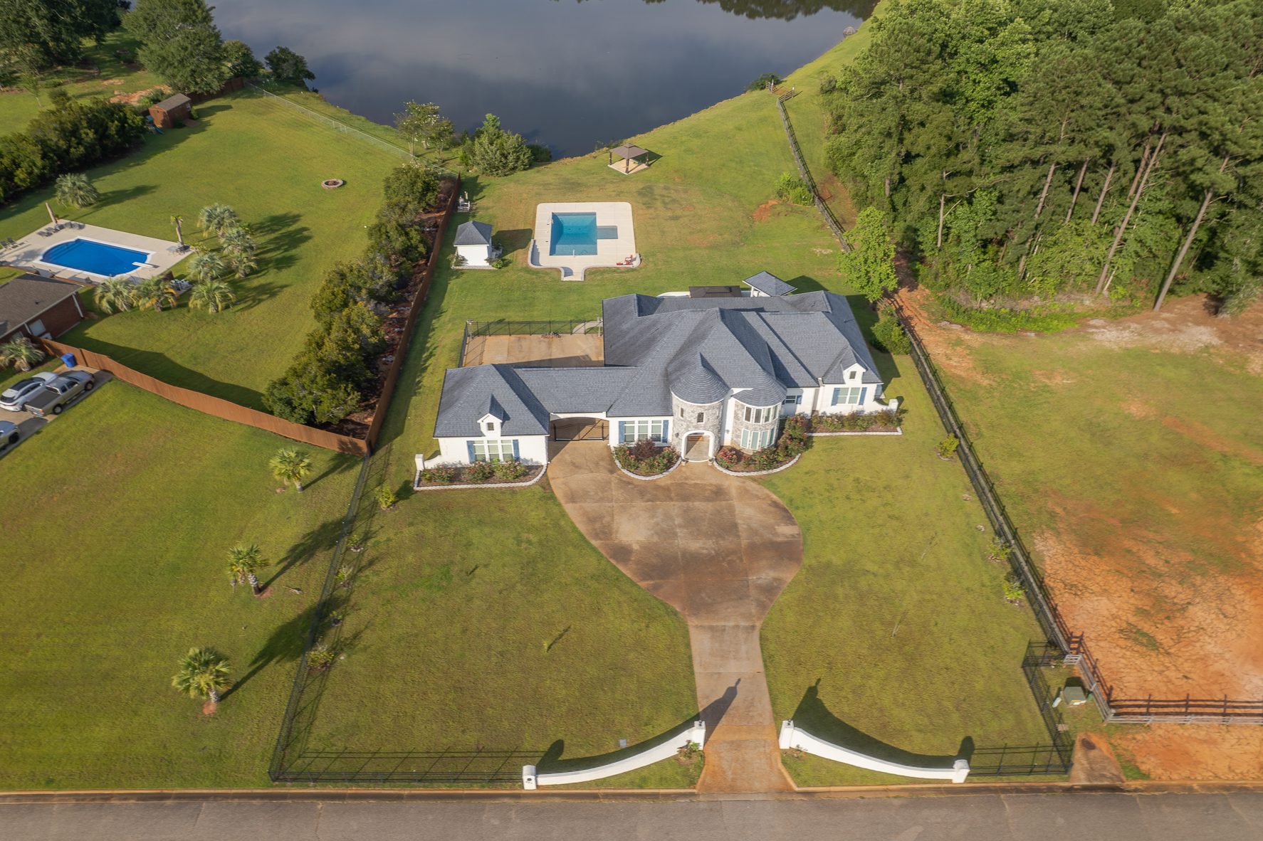 437 CO RD 561-WHT-10