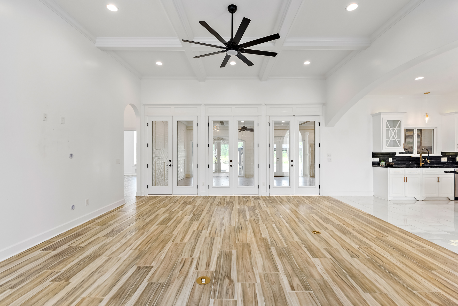 437 CO RD 561-WHT-18