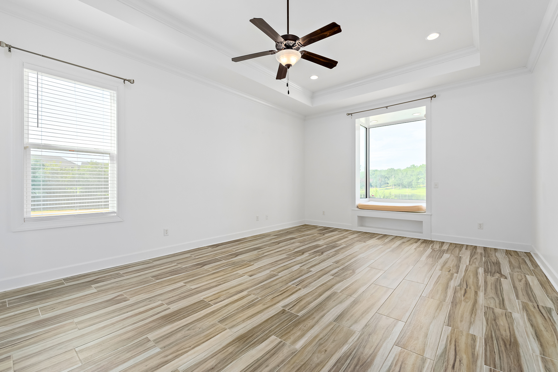 437 CO RD 561-WHT-32