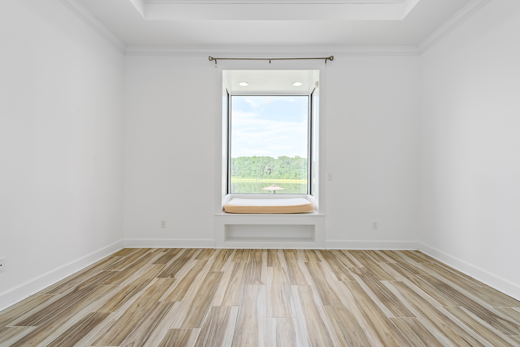 437 CO RD 561-WHT-33