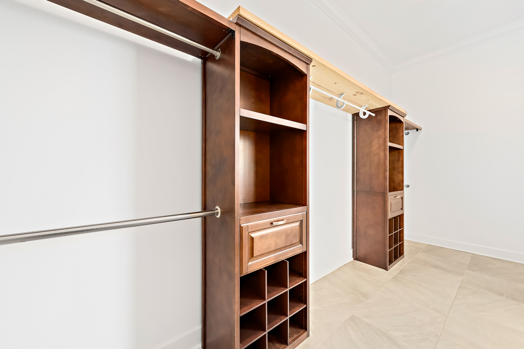 437 CO RD 561-WHT-38