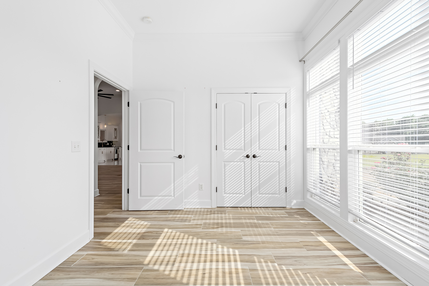 437 CO RD 561-WHT-40