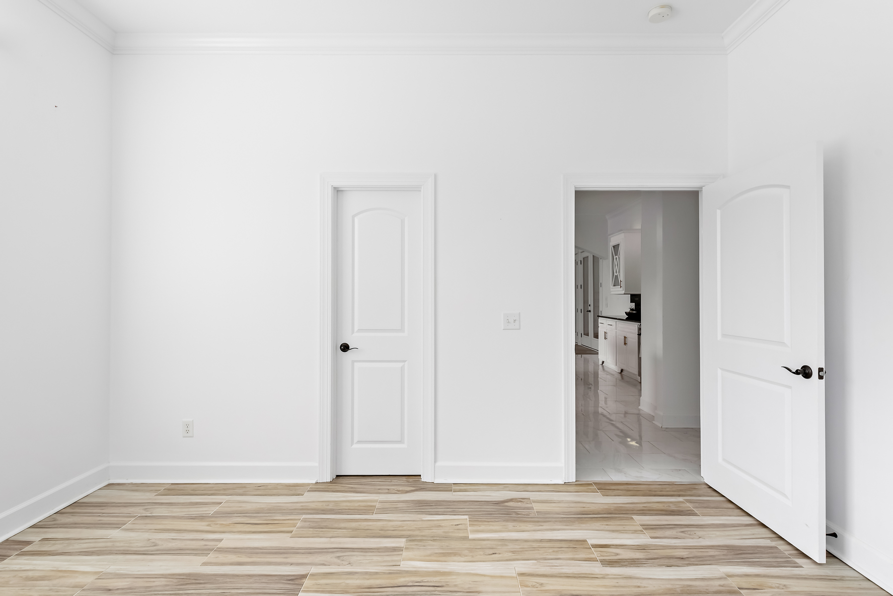 437 CO RD 561-WHT-43