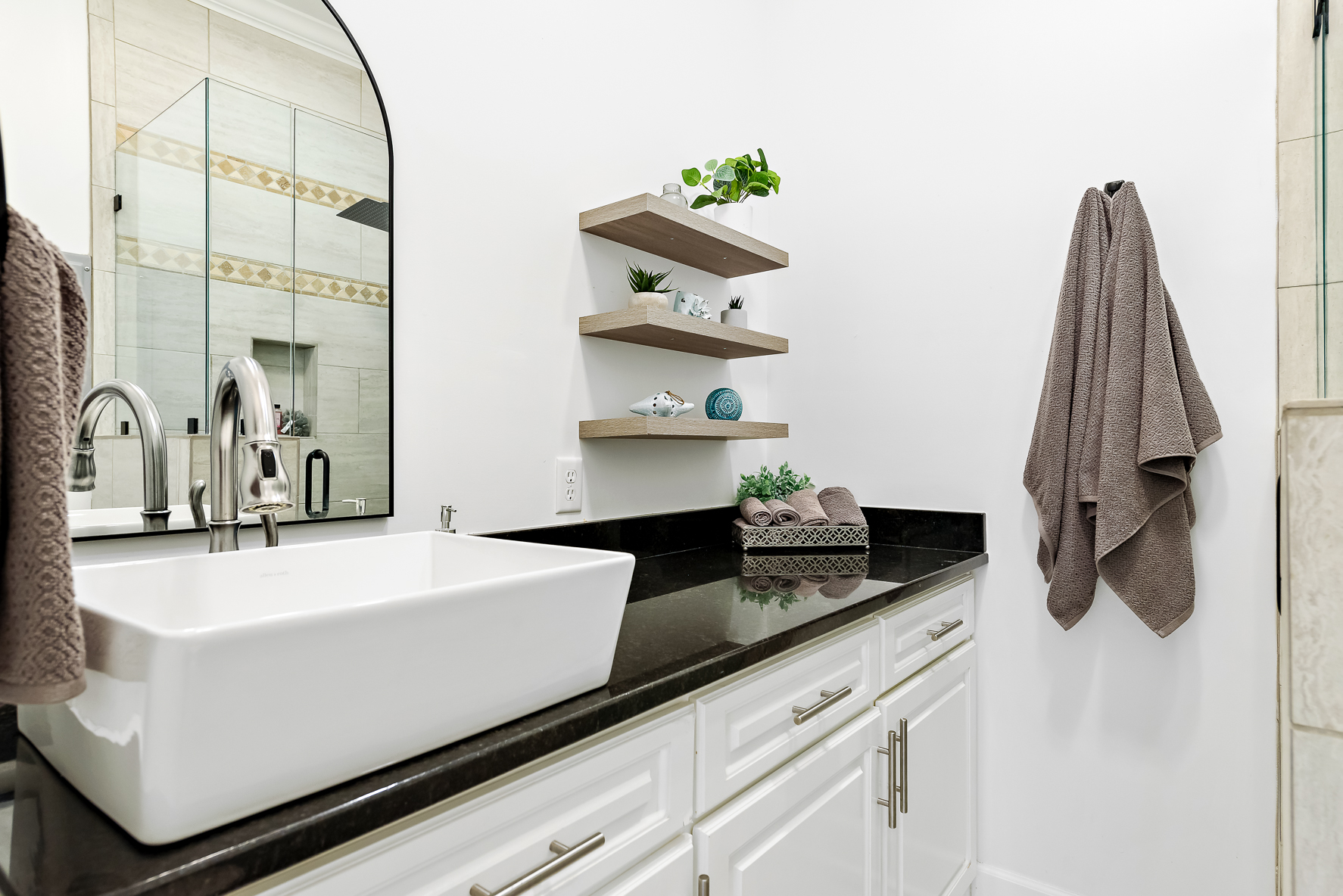 437 CO RD 561-WHT-46