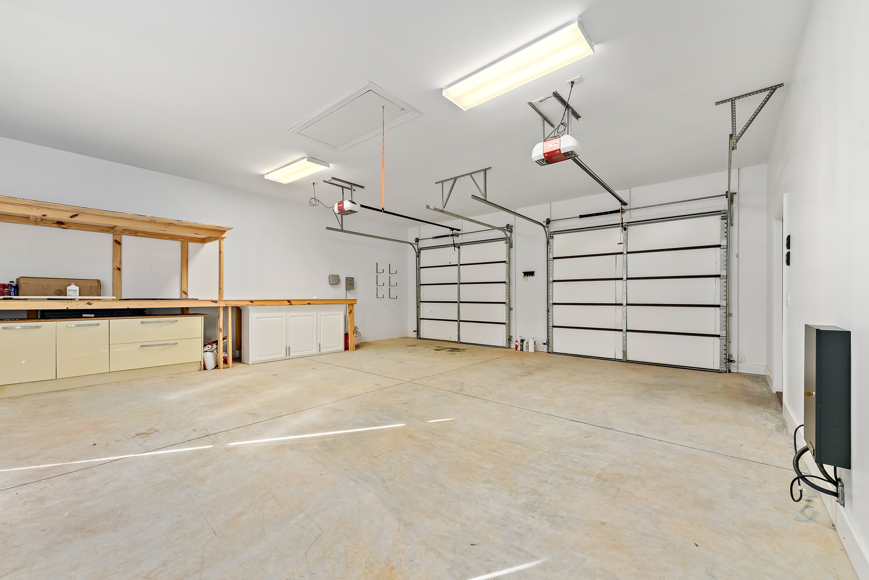 437 CO RD 561-WHT-50