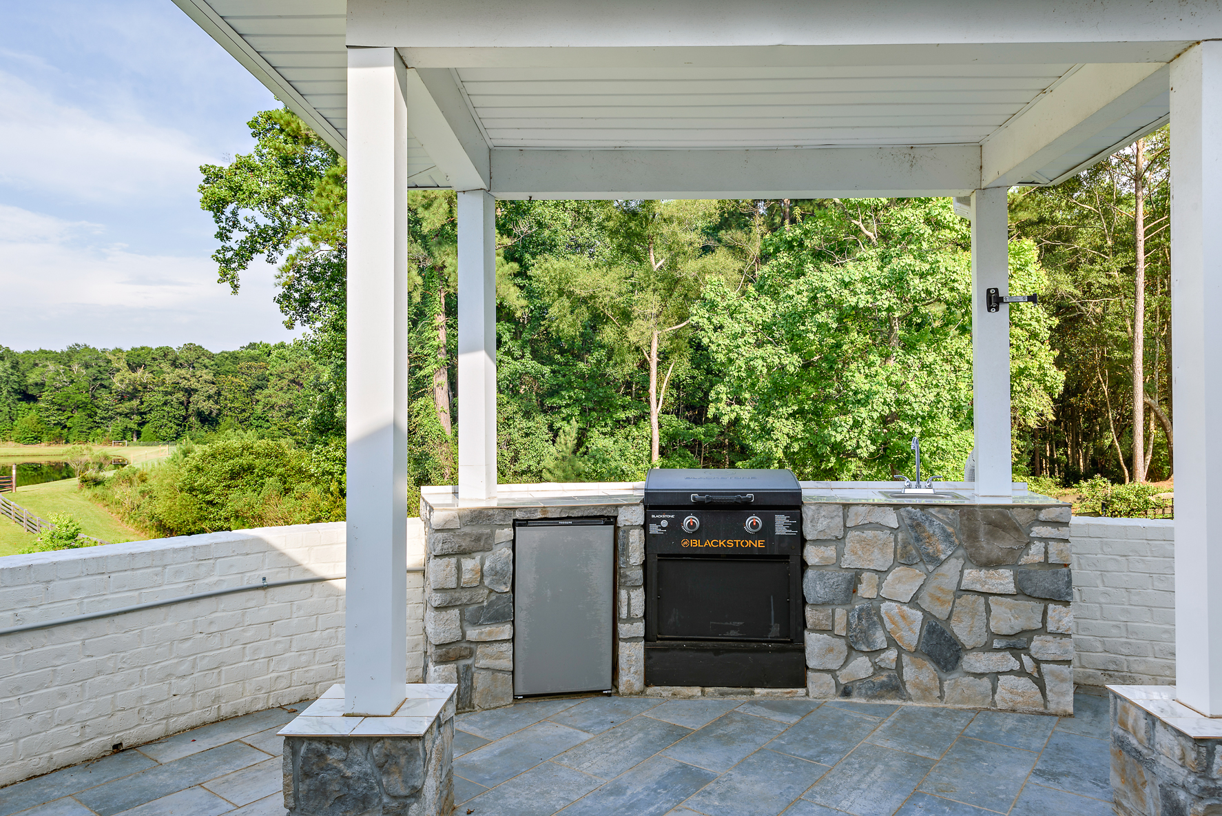 437 CO RD 561-WHT-62