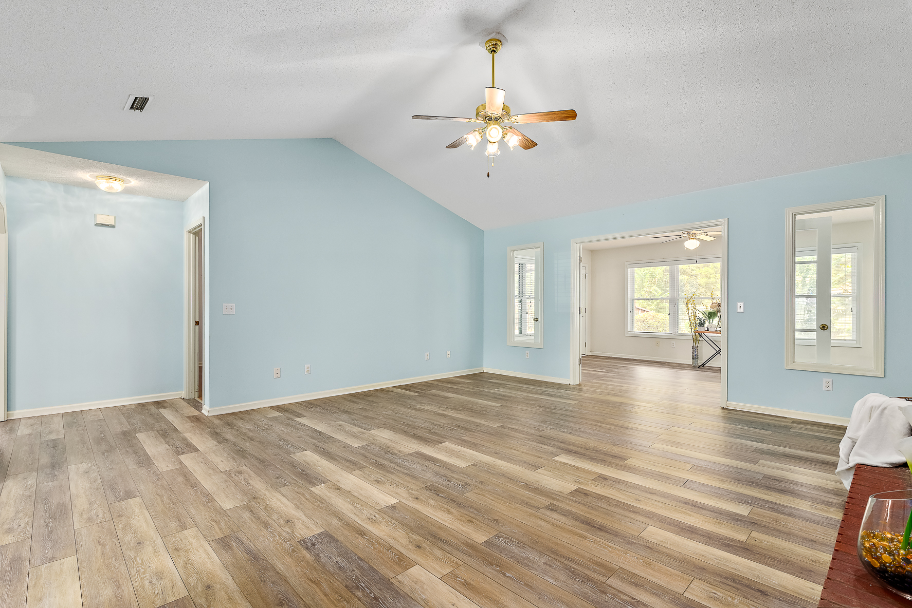 103 Jessica Ln-WHT-23