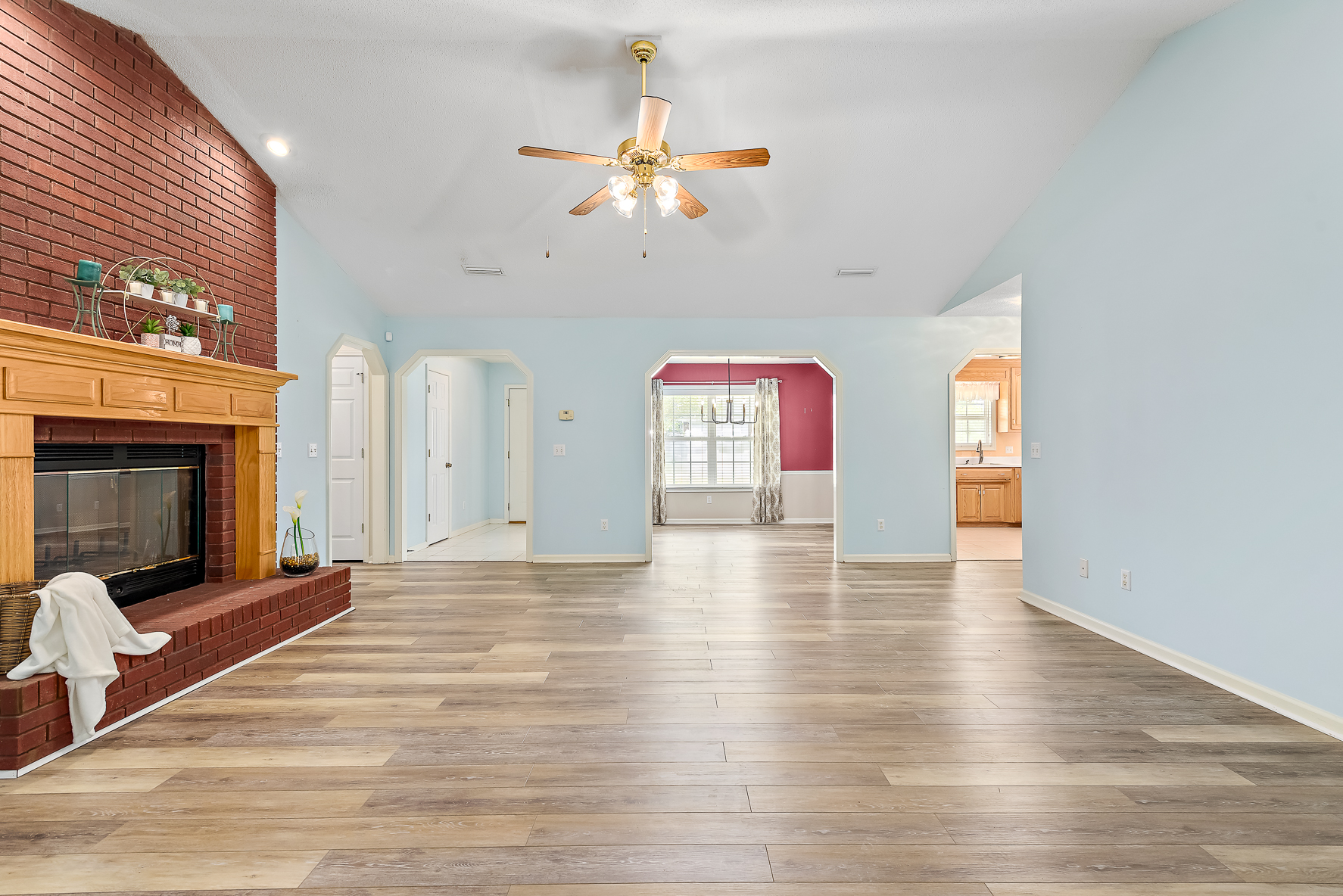 103 Jessica Ln-WHT-24