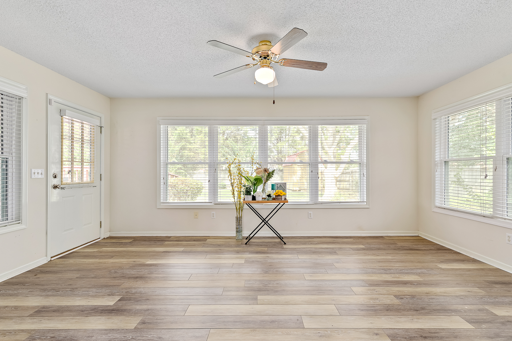 103 Jessica Ln-WHT-25