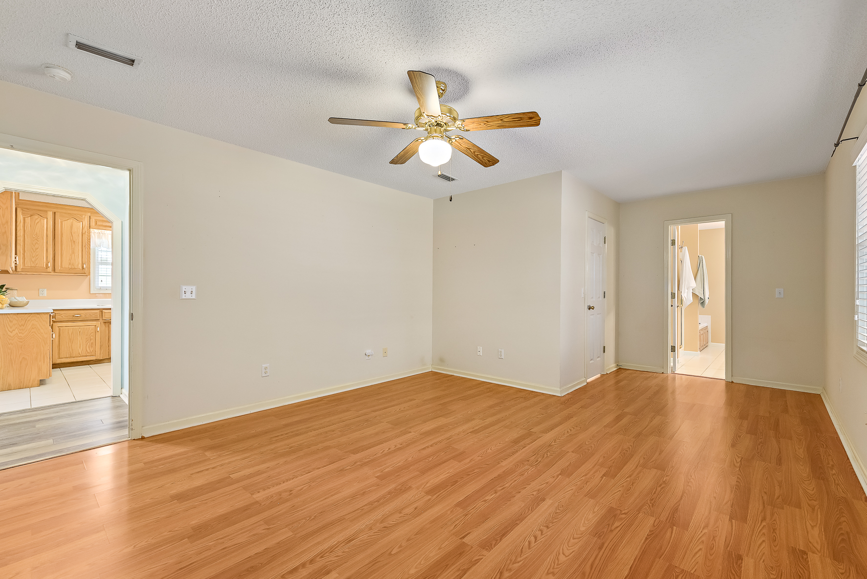 103 Jessica Ln-WHT-28