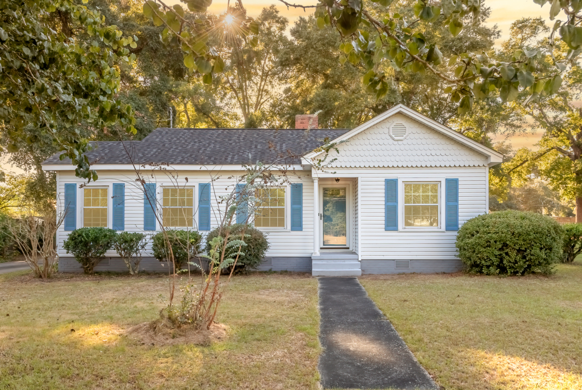 202 S Academy St WHT-1