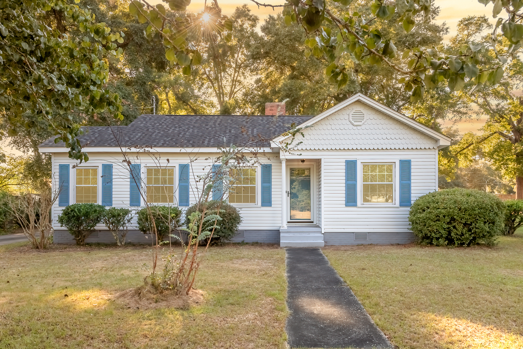202 S Academy St WHT-1
