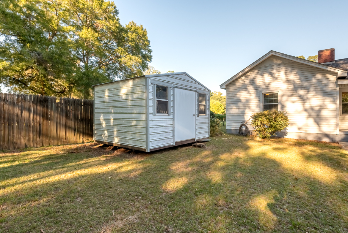 202 S Academy St WHT-11