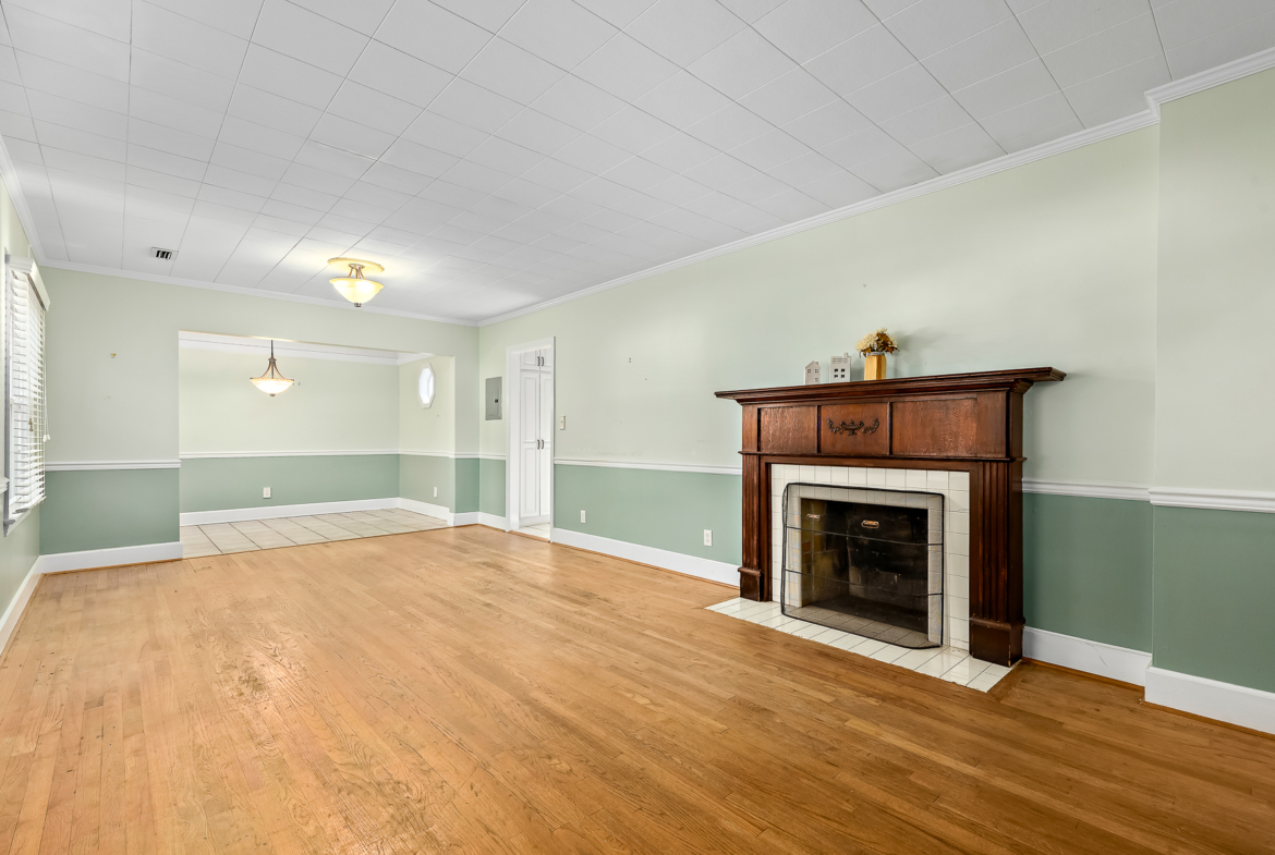202 S Academy St WHT-14