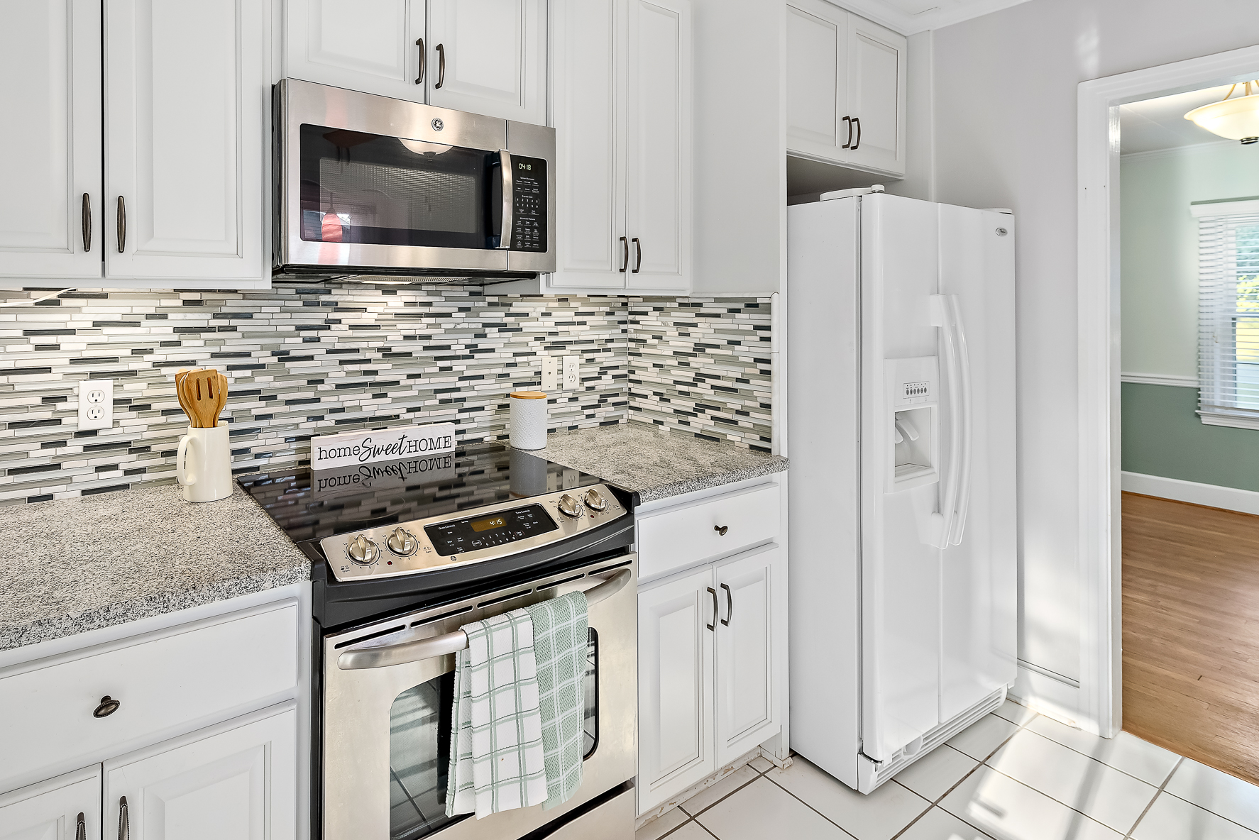202 S Academy St WHT-20