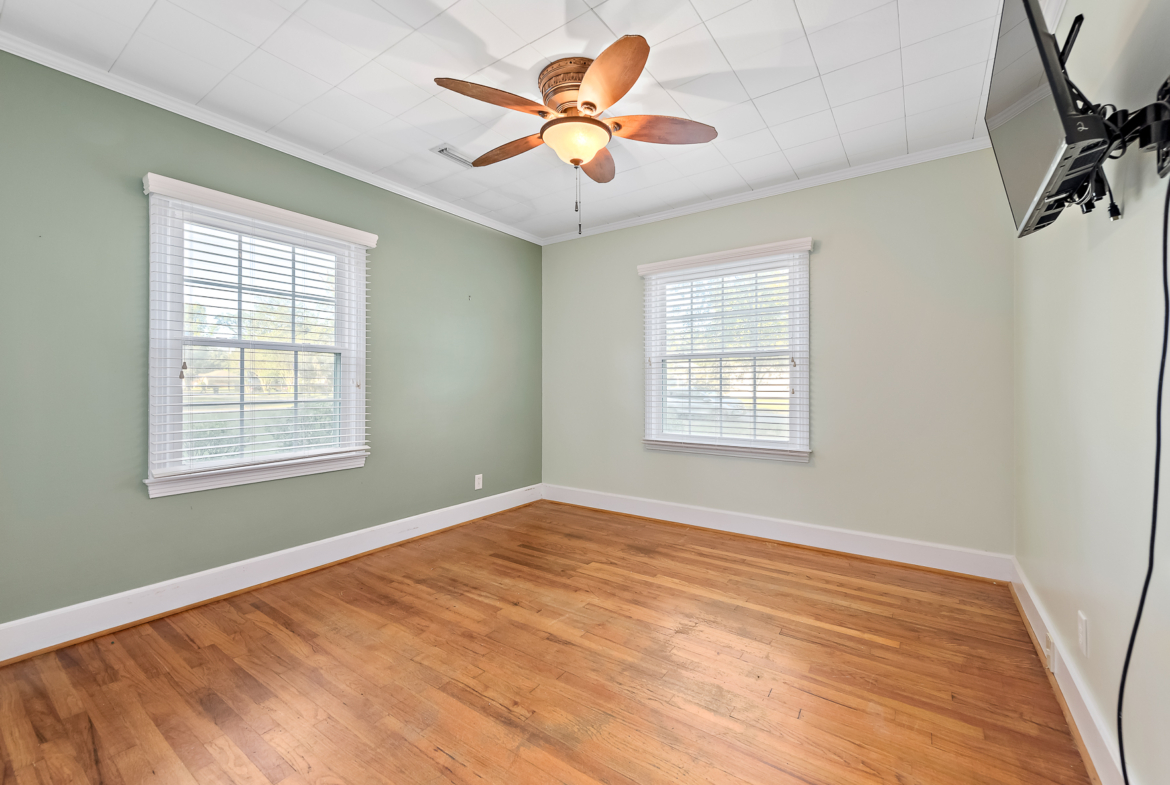 202 S Academy St WHT-21