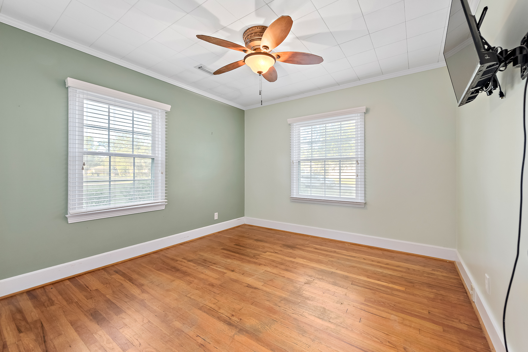 202 S Academy St WHT-21