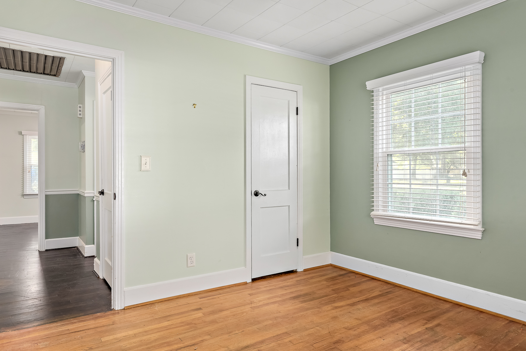 202 S Academy St WHT-22