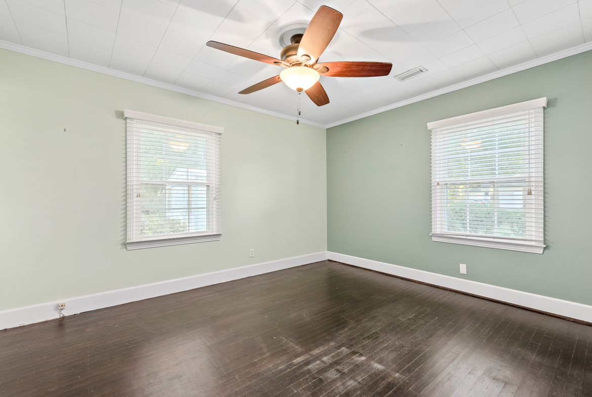 202 S Academy St WHT-26