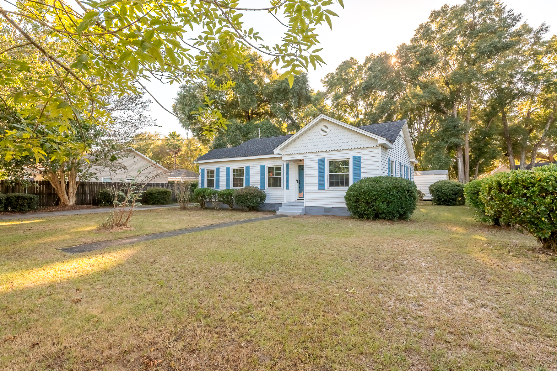202 S Academy St WHT-3
