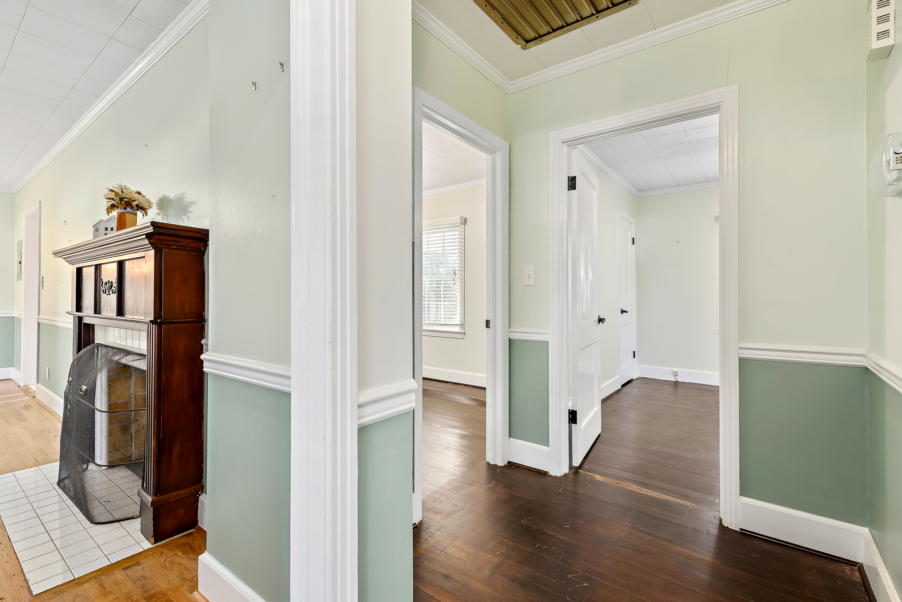 202 S Academy St WHT-30
