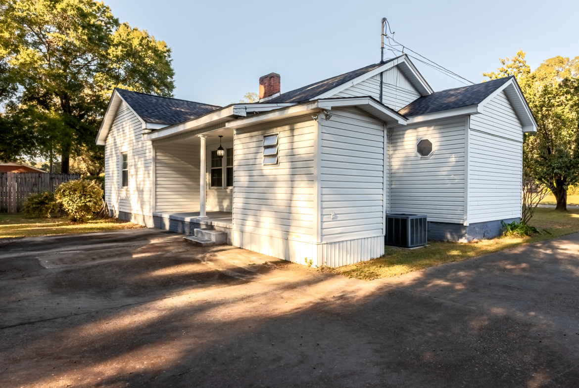 202 S Academy St WHT-8