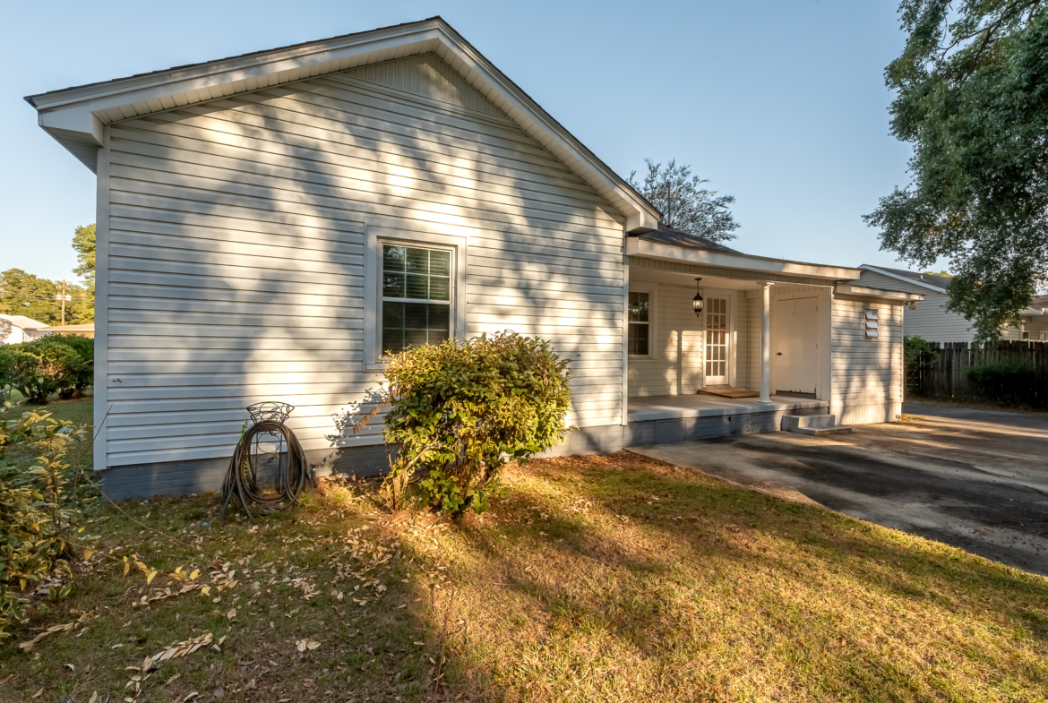 202 S Academy St WHT-9