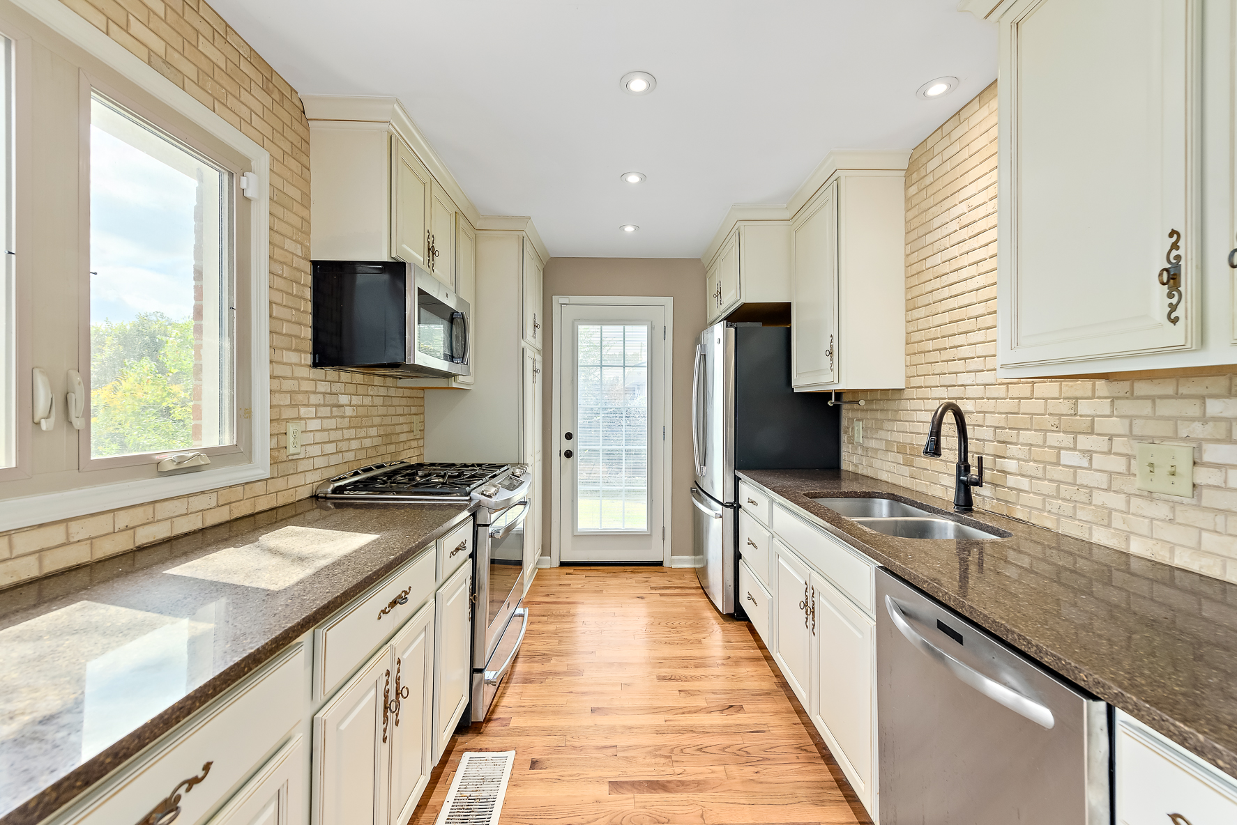 919 Reese Ave-WHT-17