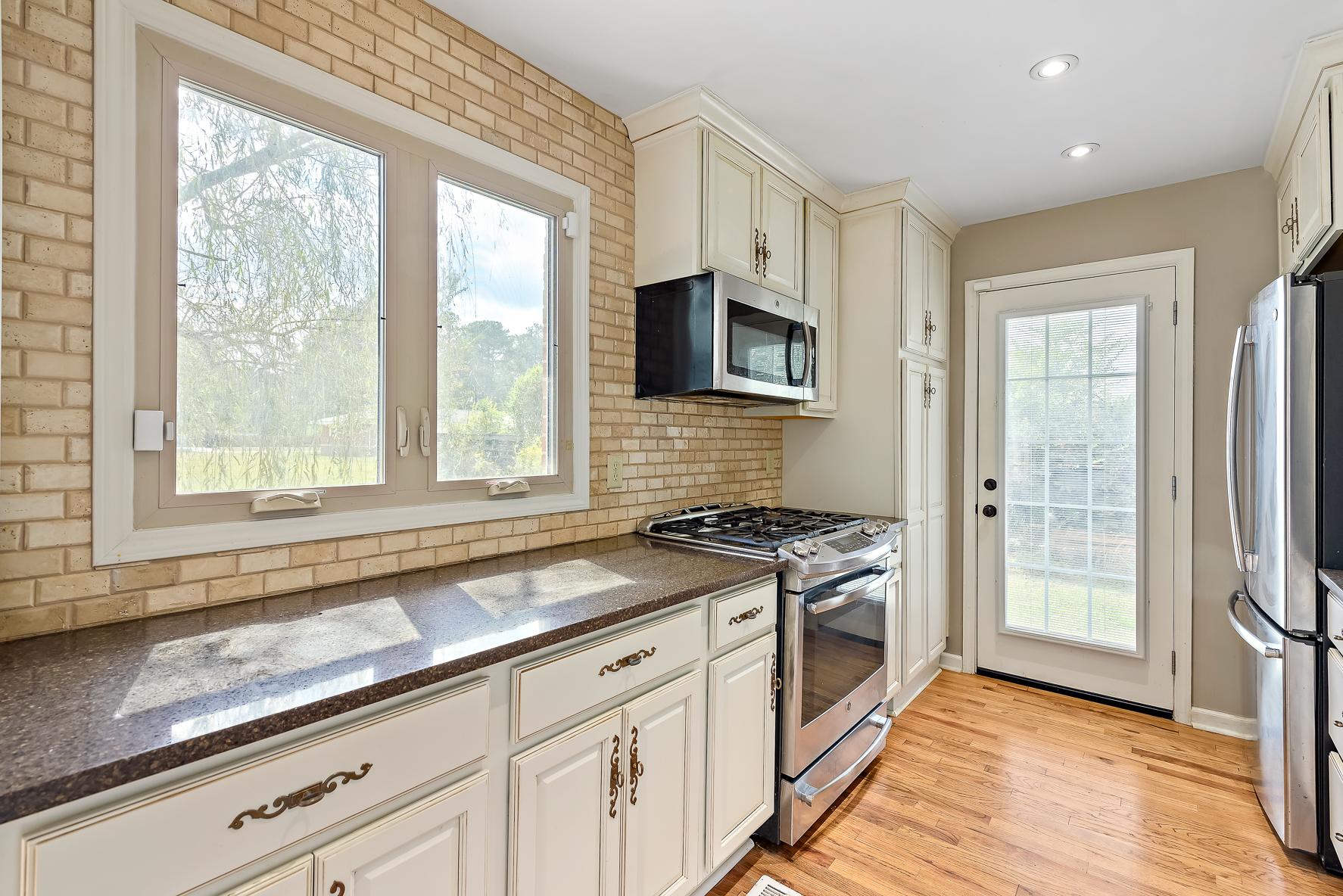 919 Reese Ave-WHT-19