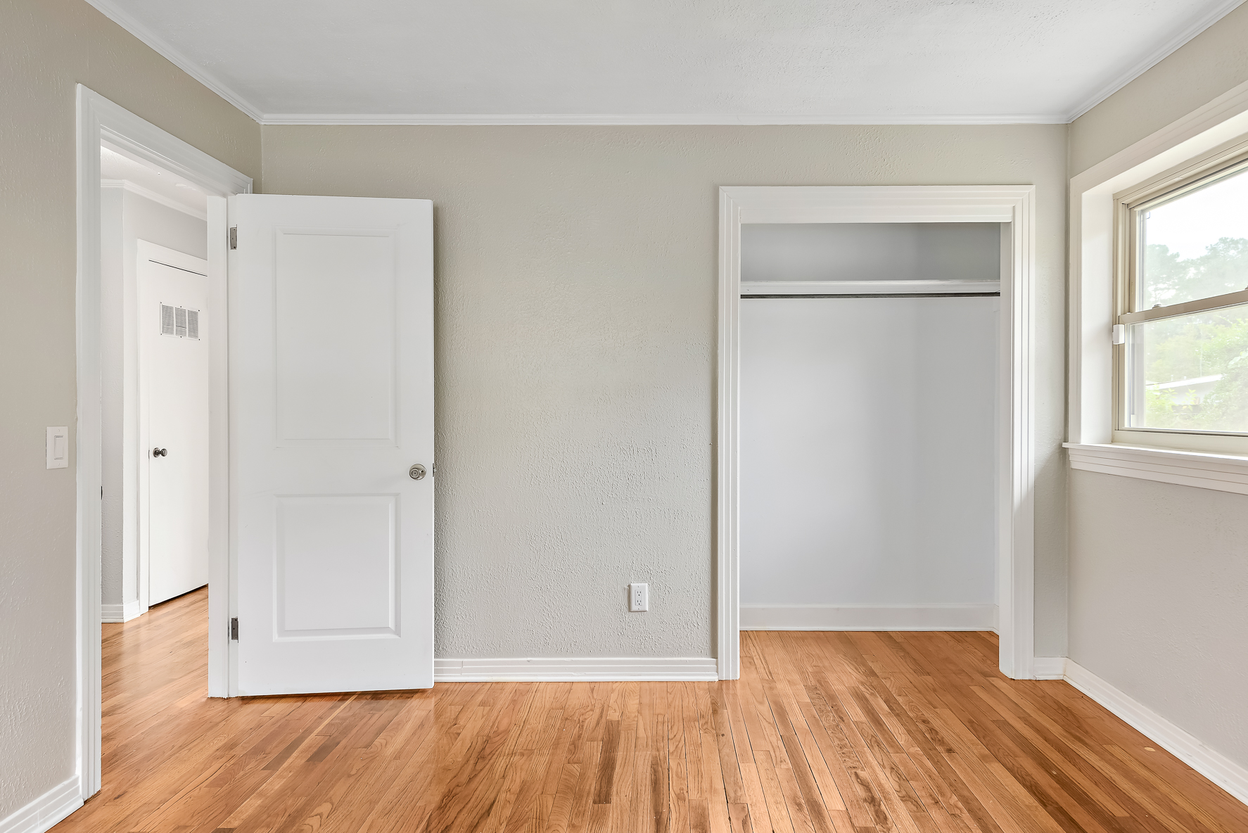 919 Reese Ave-WHT-26