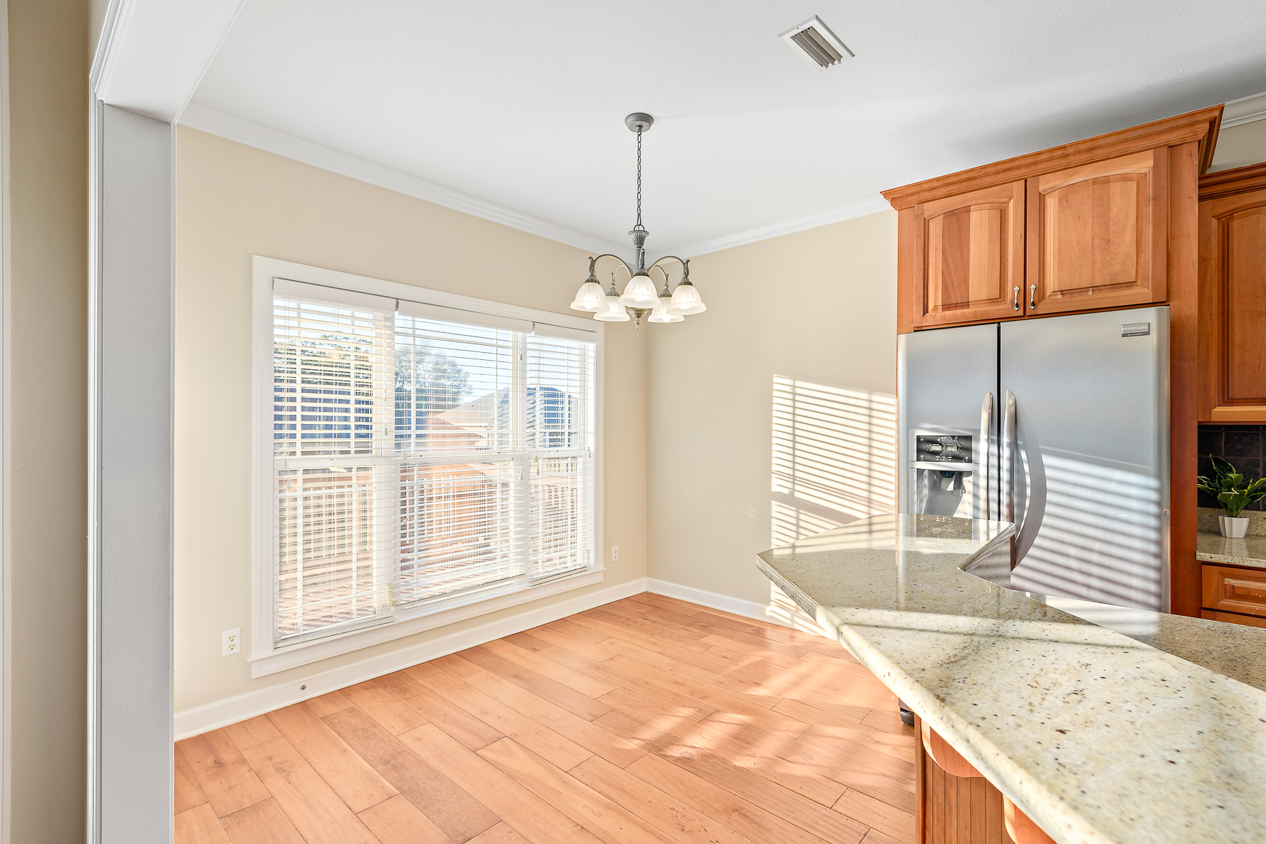 208 Southern Winds-WHT-19