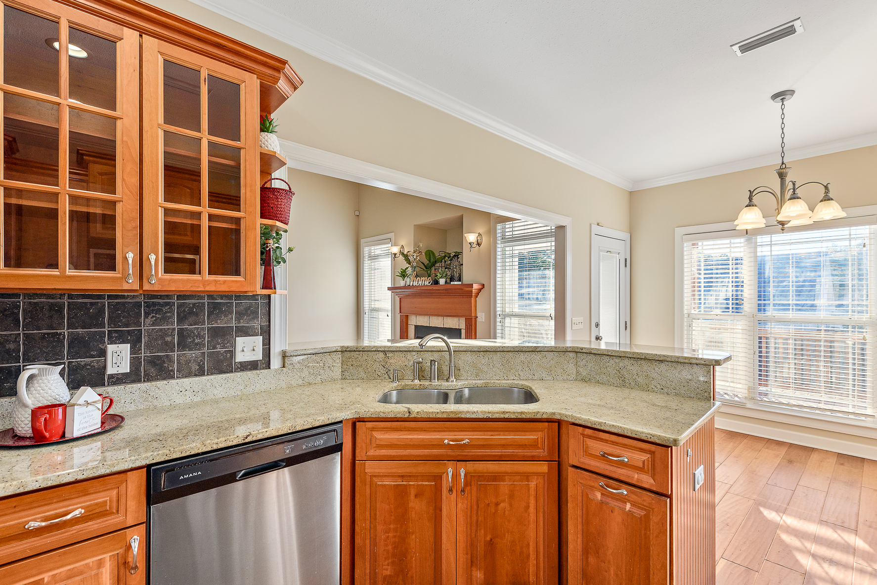 208 Southern Winds-WHT-20