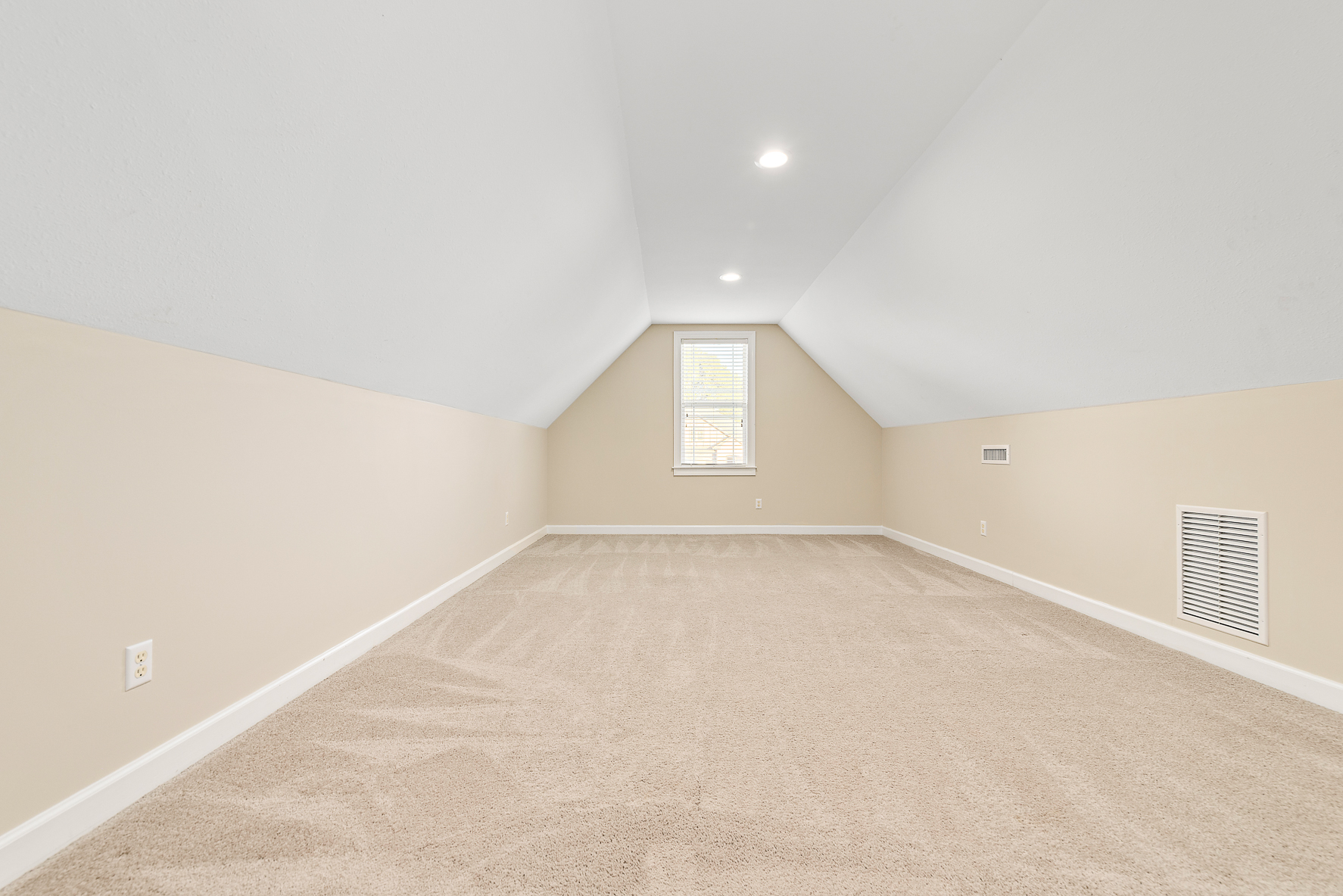 208 Southern Winds-WHT-37