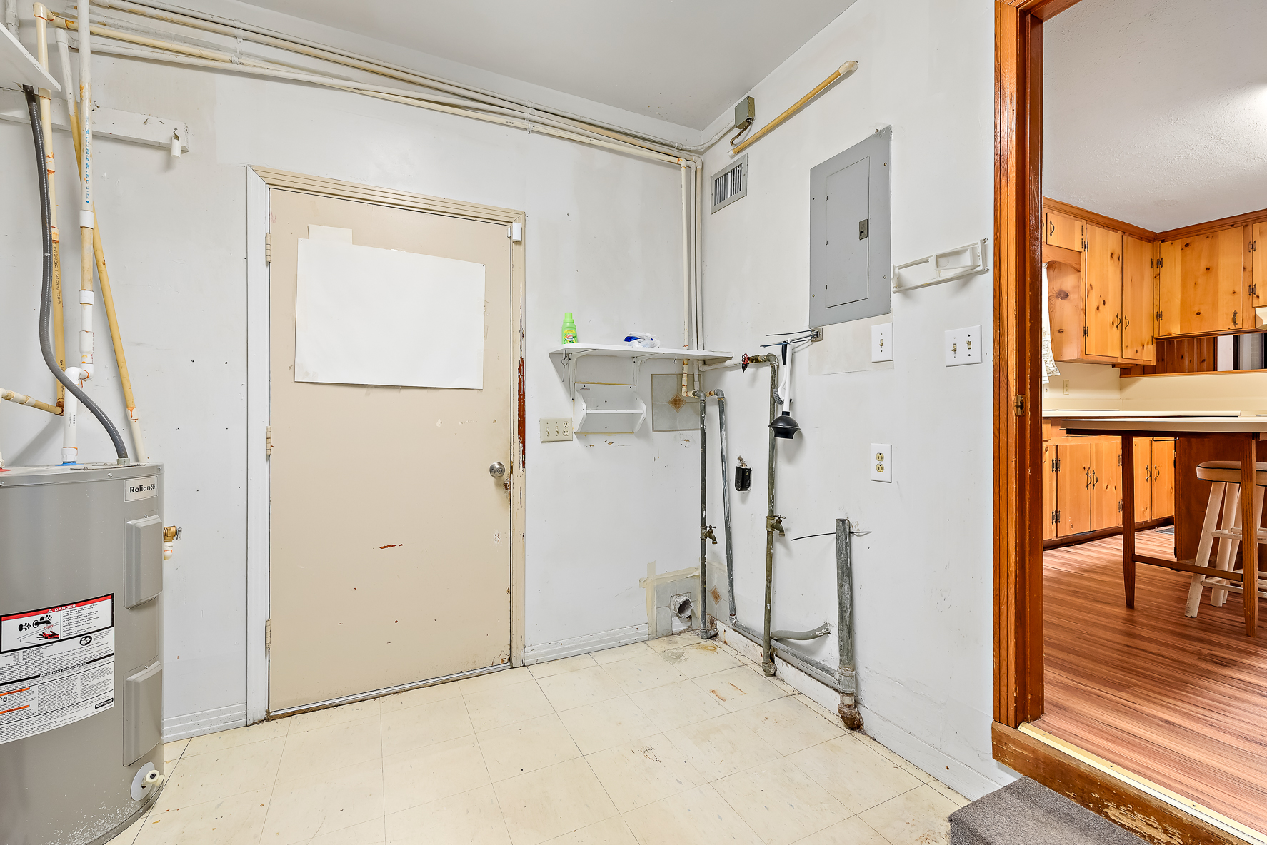 703 Dorsey Ave-WHT-23