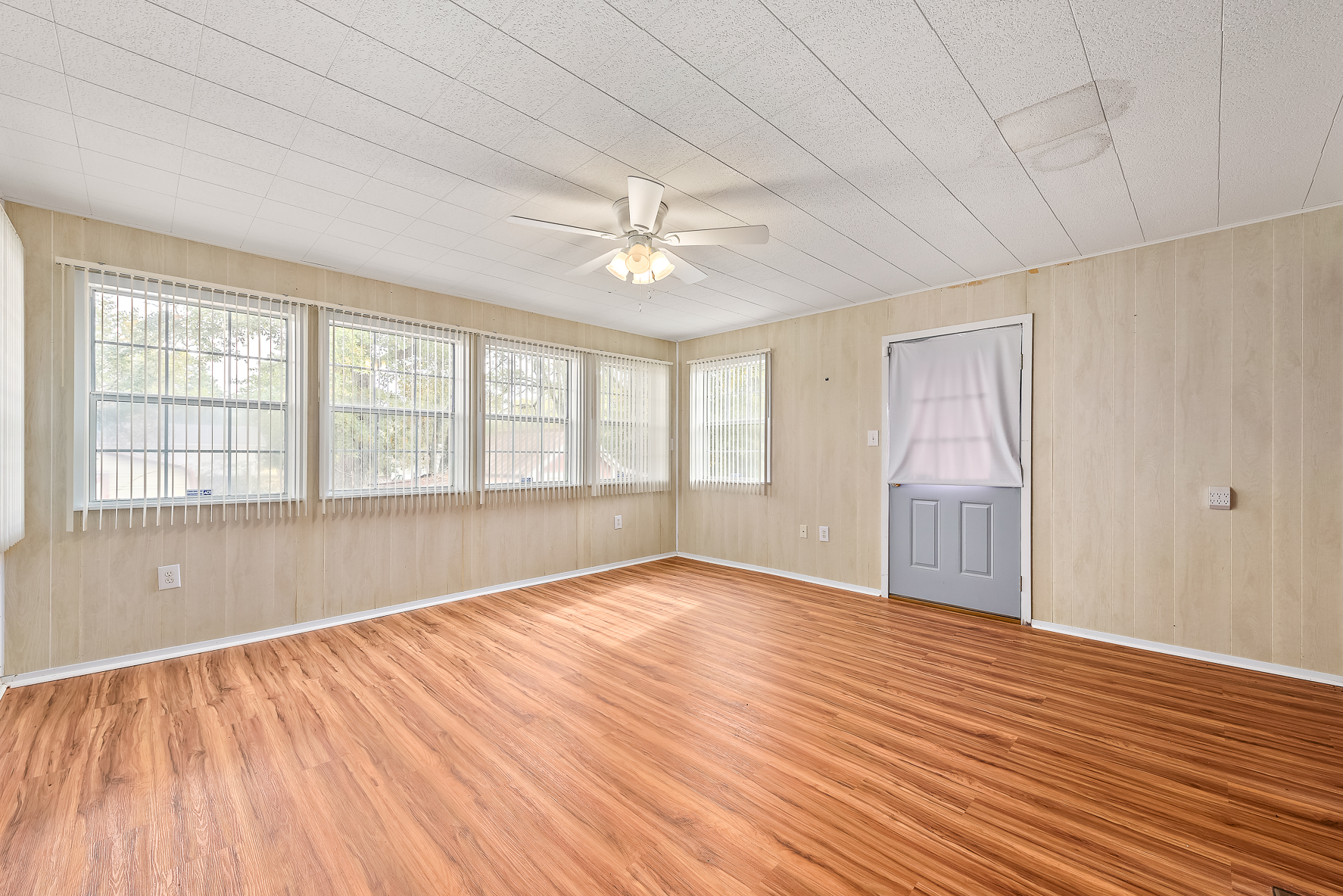 703 Dorsey Ave-WHT-26